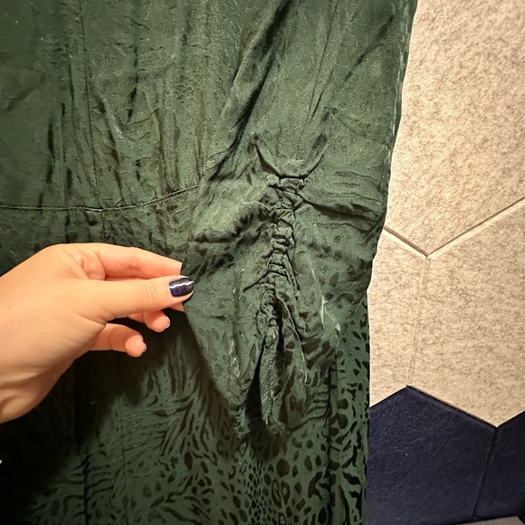 H&M viscose leopard print deep green midi dress - Picture 2 of 5